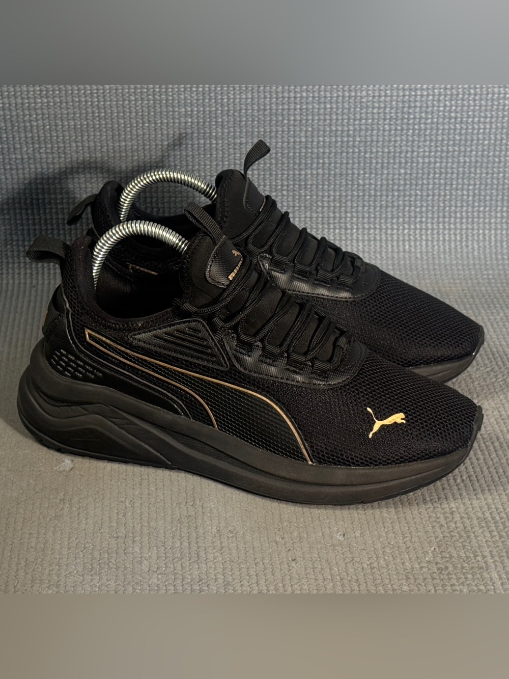 PUMA Amplifier Black/Gold Knit Mesh Running Shoes Women’s Size 7.5